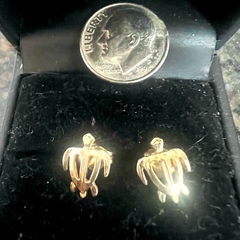 🎁14K GOLD TURTLE EARRINGS 🎁FOR A WOMAN OR A CHID🎁NEVER USED🎁